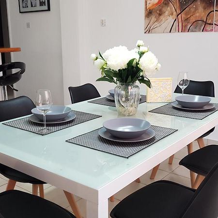 Paradise Gardens IV 2 Bd Amazing Apartment Paphos Exterior foto